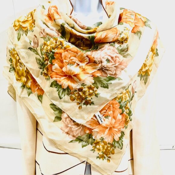 Vgt Pierre Cardin 100% Silk Scarf Chiffon Satin 34"Red beige gray Designed(42) - Picture 4 of 13